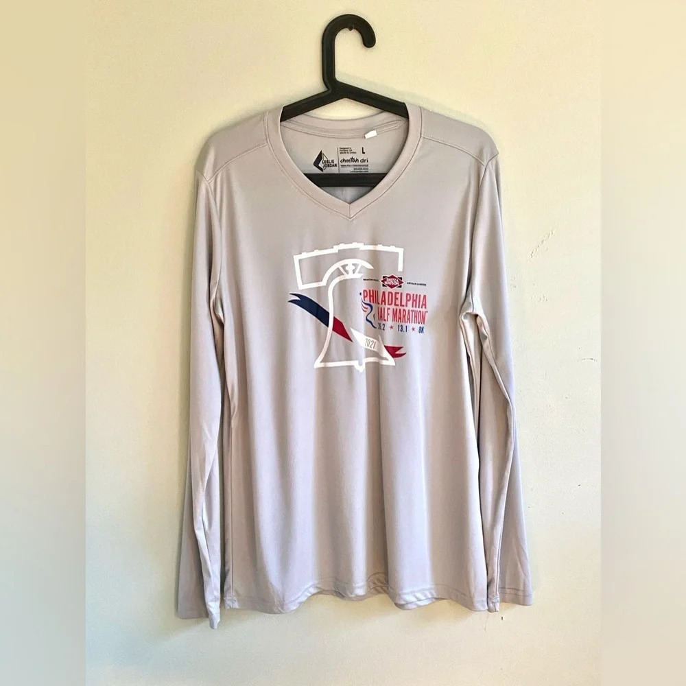 AACR 2021 Philadelphia Marathon long sleeve tee. Size L